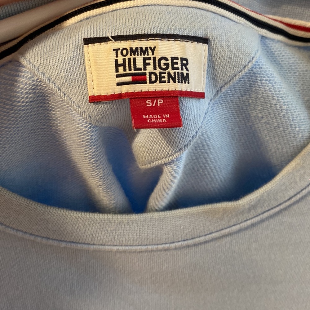 Tommy Hilfiger small light blue, long sleeved, cropped crew neck - Picture 5 of 5